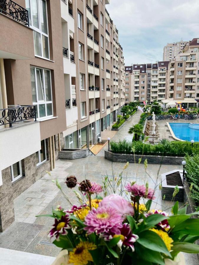 Pearl Apartments Burgas Bagian luar foto