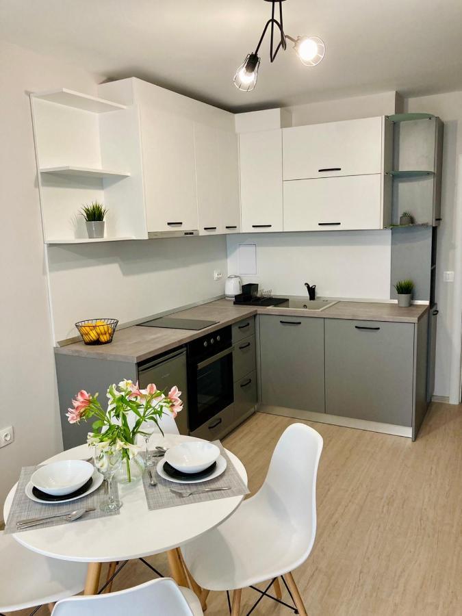 Pearl Apartments Burgas Bagian luar foto